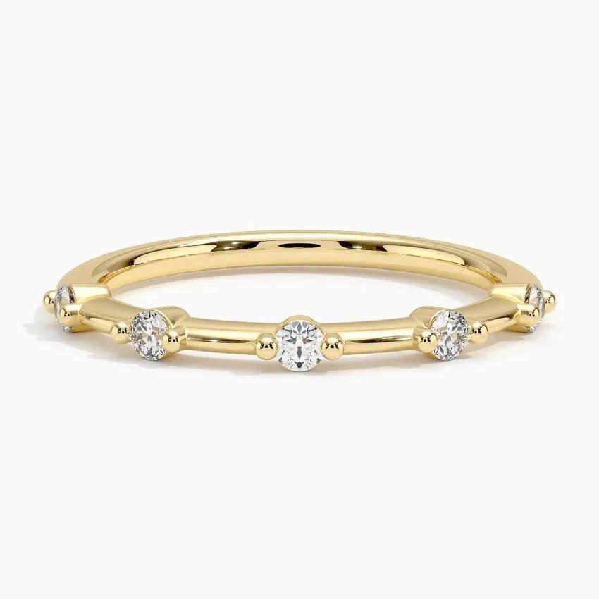 Vigselring i rödguld med diamanter
