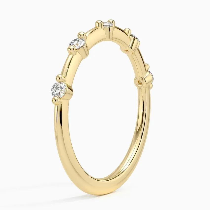 Vigselring i rödguld med diamanter